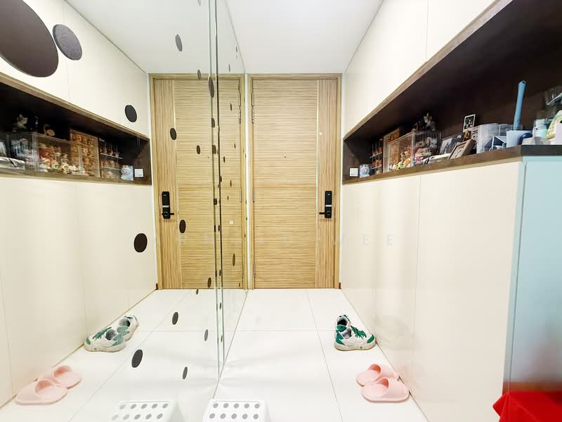 Trevista Condominium For Sale at S$ 1,580,000 | PropertyGuru Singapore - Entrance