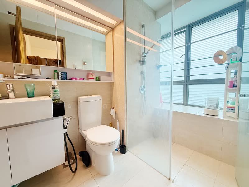 Trevista Condominium For Sale at S$ 1,580,000 | PropertyGuru Singapore - Bathroom