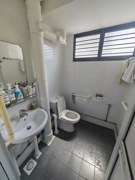507 Bedok North Avenue 3 HDB Flat For Sale at S$ 545,000 | PropertyGuru Singapore - Bathroom