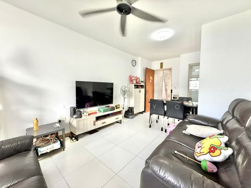 622C Punggol Central HDB Flat For Sale at S$ 550,000 | PropertyGuru Singapore - Living Room