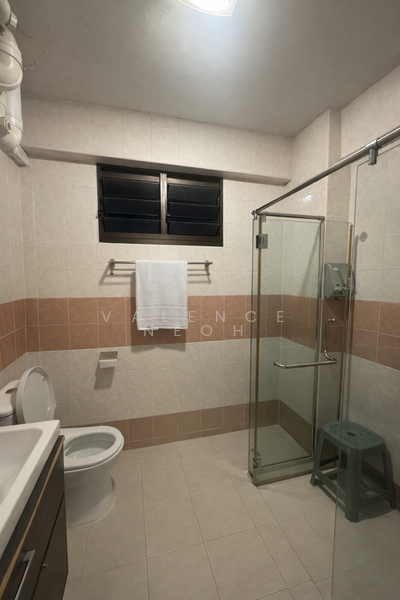 515 Woodlands Drive 14, 515 Woodlands Drive 14, 4 Bedrooms, 1,340 sqft, HDB Flat For Rent, by Valence Neoh, 500087708 - Bathroom - PropertyGuru.com.sg
