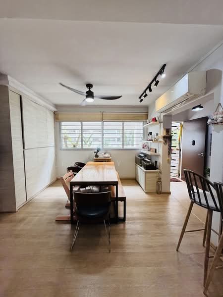 327 Jurong East Street 31 HDB Flat For Sale at S$ 840,000 | PropertyGuru Singapore - Dining Room