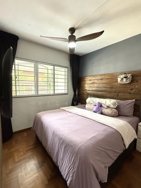 327 Jurong East Street 31 HDB Flat For Sale at S$ 840,000 | PropertyGuru Singapore - Bedroom