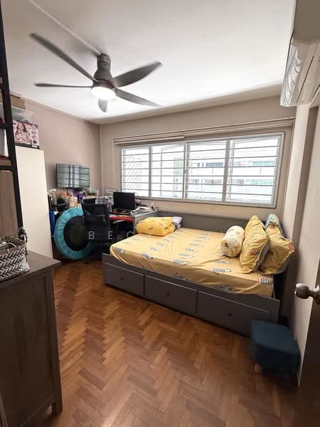 327 Jurong East Street 31 HDB Flat For Sale at S$ 840,000 | PropertyGuru Singapore - Bedroom