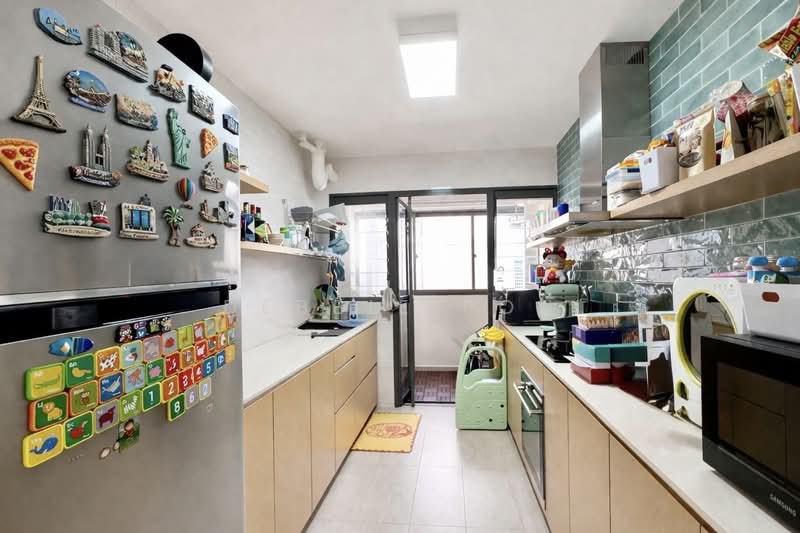 479C Yishun Street 42 HDB Flat For Sale at S$ 636,000 | PropertyGuru Singapore - Kitchen