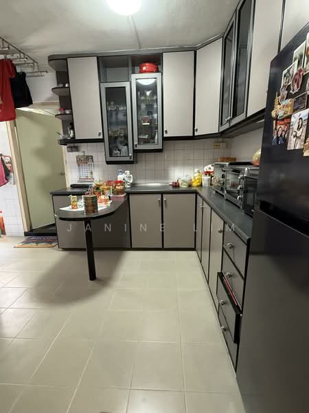 193 Pasir Ris Street 12 HDB Flat For Sale at S$ 750,000 | PropertyGuru Singapore - Kitchen