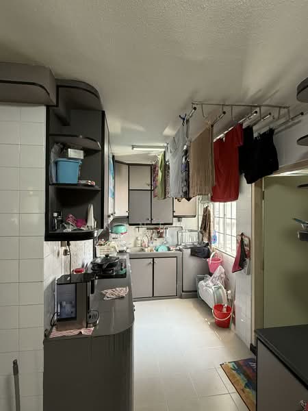 193 Pasir Ris Street 12 HDB Flat For Sale at S$ 750,000 | PropertyGuru Singapore - Kitchen