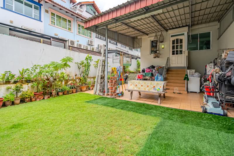99 Years Corner Terrace, 3200 Sqft of Land, 1Km To Qifa and Pei Tong Corner Terrace For Sale at S$ 3,990,000 | PropertyGuru Singapore - Exterior