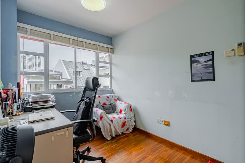 99 Years Corner Terrace, 3200 Sqft of Land, 1Km To Qifa and Pei Tong Corner Terrace For Sale at S$ 3,990,000 | PropertyGuru Singapore - Study