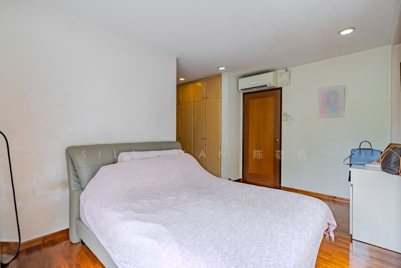 99 Years Corner Terrace, 3200 Sqft of Land, 1Km To Qifa and Pei Tong Corner Terrace For Sale at S$ 3,990,000 | PropertyGuru Singapore - Bedroom