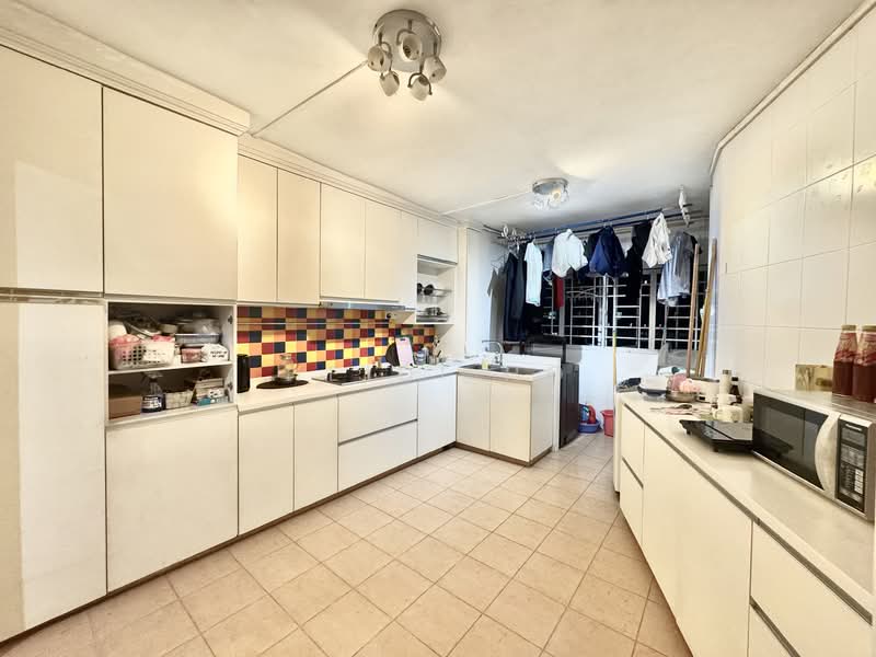 327 Hougang Avenue 5 HDB Flat For Sale at S$ 630,000 | PropertyGuru Singapore - Kitchen