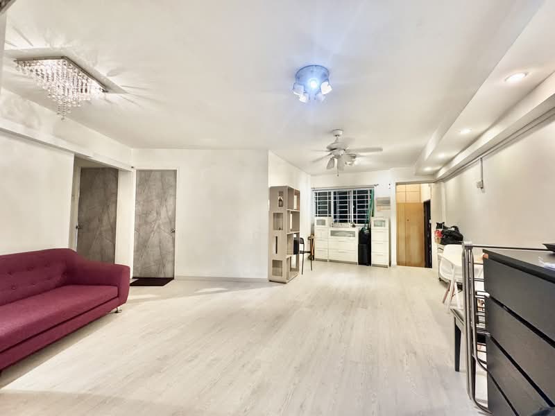 327 Hougang Avenue 5 HDB Flat For Sale at S$ 630,000 | PropertyGuru Singapore - Living Room