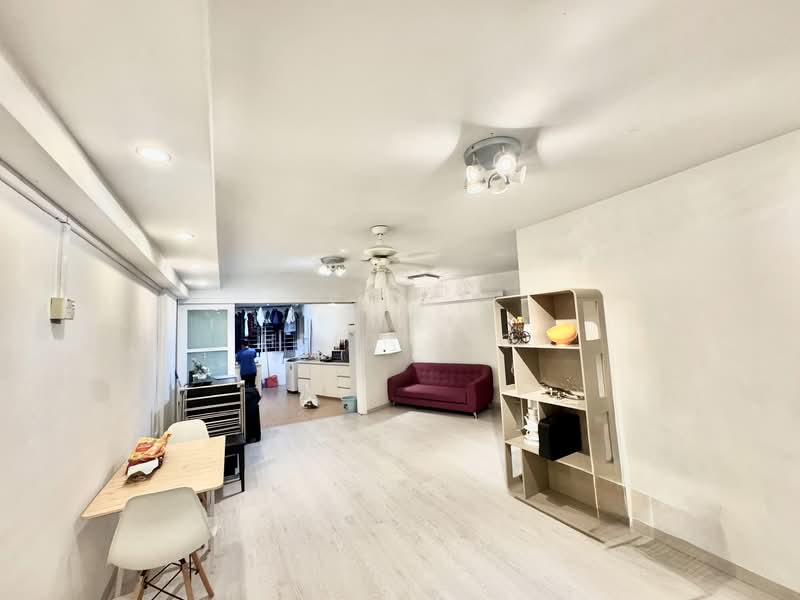 327 Hougang Avenue 5 HDB Flat For Sale at S$ 630,000 | PropertyGuru Singapore - Living Room