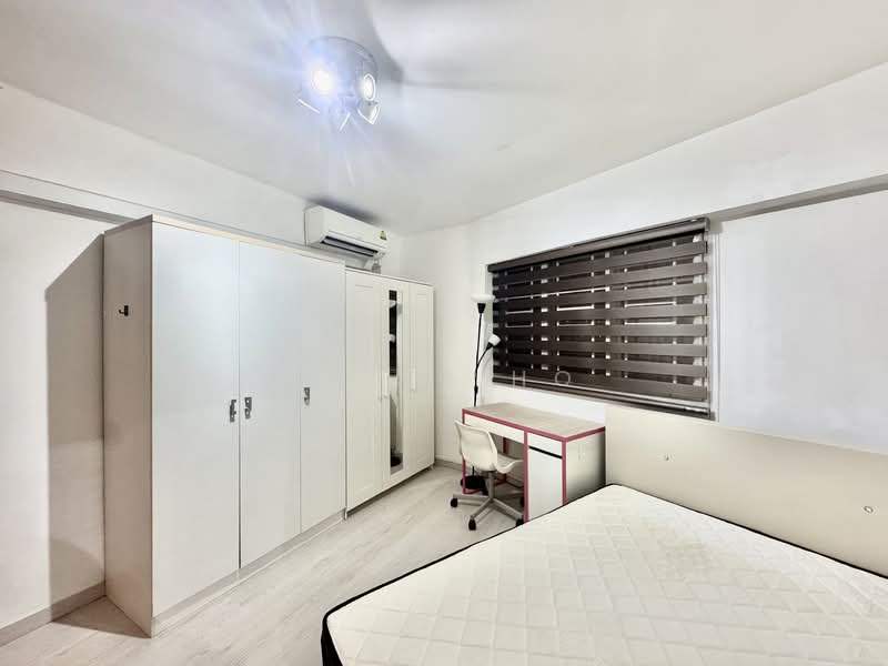 327 Hougang Avenue 5 HDB Flat For Sale at S$ 630,000 | PropertyGuru Singapore - Common Bedroom 2