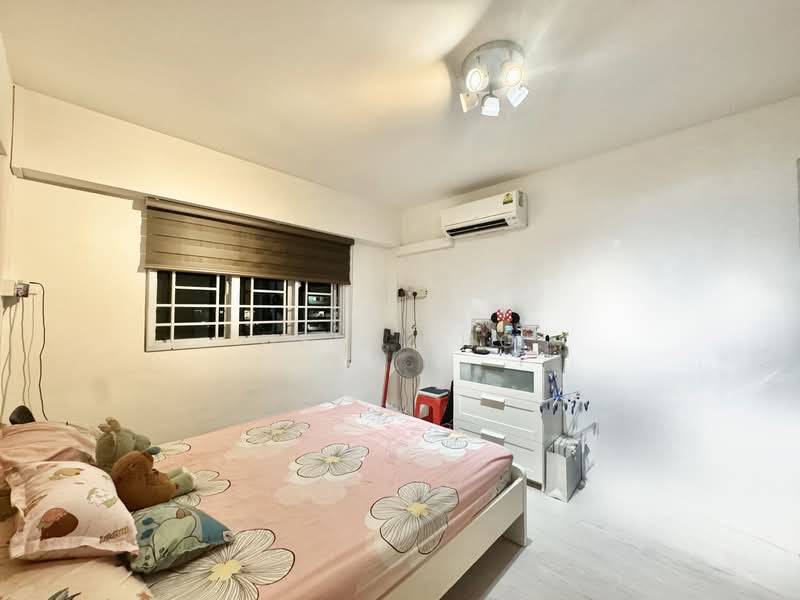 327 Hougang Avenue 5 HDB Flat For Sale at S$ 630,000 | PropertyGuru Singapore - Common Bedroom 1