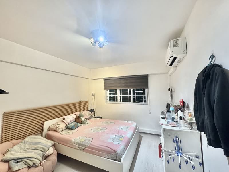 327 Hougang Avenue 5 HDB Flat For Sale at S$ 630,000 | PropertyGuru Singapore - Common Bedroom 1