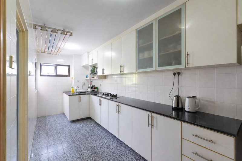 984B Buangkok Link HDB Flat For Sale at S$ 588,000 | PropertyGuru Singapore - Kitchen