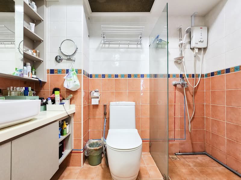 631 Senja Road HDB Flat For Sale at S$ 638,000 | PropertyGuru Singapore - Bathroom