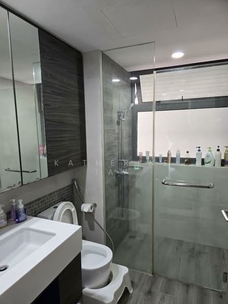 The Terrace, 102 Edgedale Plains, 3 Bedrooms, 1,076 sqft, Executive Condominium For Rent, by Katherine Tay, 500087805 - Bathroom - PropertyGuru.com.sg