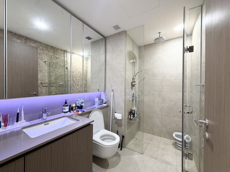 Seaside Residences Apartment For Sale at S$ 1,520,000 | PropertyGuru Singapore - Bathroom
