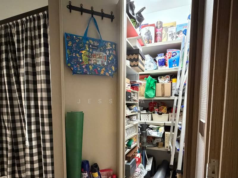 Seaside Residences Apartment For Sale at S$ 1,520,000 | PropertyGuru Singapore - Utility Room