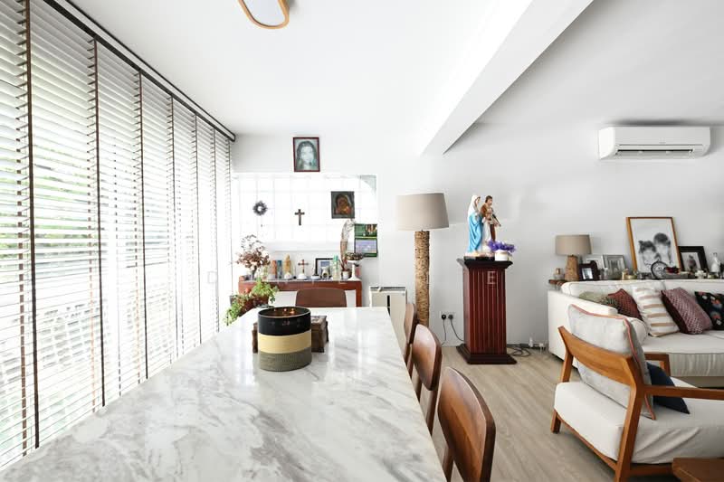 CHEAP 4 Bedder at Bt Timah, Farrer Rd, 1km to Nanyang Girls Primary Apartment For Sale at S$ 2,590,000 | PropertyGuru Singapore - Dining Room