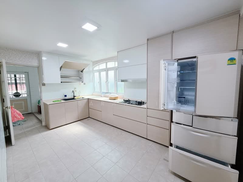 3-story Semi-D with 6 bedrooms on Saraca Road for sale Semi-Detached House For Sale at S$ 5,000,000 | PropertyGuru Singapore - Kitchen