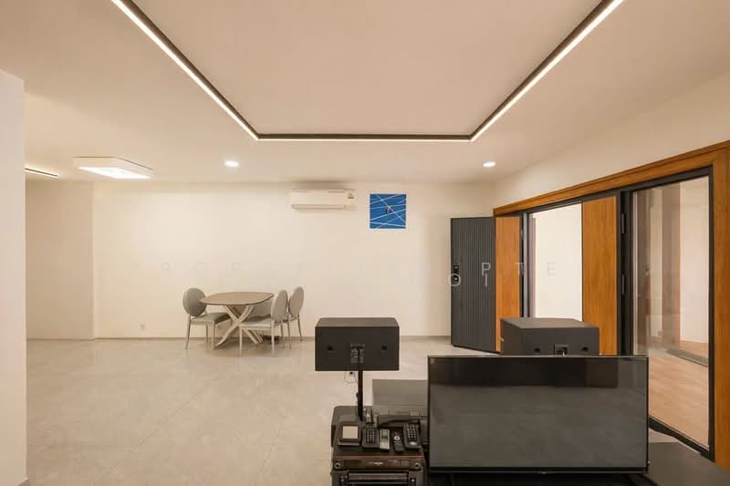 Beautifully Renovated, Freehold, Cheap in Serangoon 2 Storey interterrace, , 4 Bedrooms, 2,360 sqft, Terraced House For Sale, by Chris Ooi, 500087832 - Living Room - PropertyGuru.com.sg