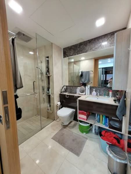 Commonwealth Towers Condominium For Sale at S$ 1,100,000 | PropertyGuru Singapore - Bathroom