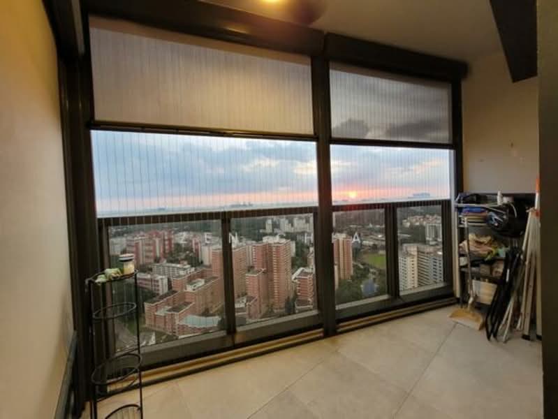 Commonwealth Towers Condominium For Sale at S$ 1,100,000 | PropertyGuru Singapore - Balcony