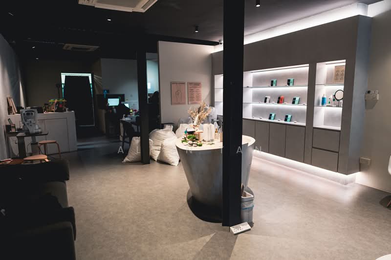 ❤️ Super CHEAP! Main Road Shophouse Near MRT AEI, North Canal Road / Clark Quay / Hongkong Street / South Bridge Road, Boat Quay / Raffles Place / Marina, 1,838 sqft, Shop / Shophouse For Sale, by Alvin Tan, 500087839 - Interior - CommercialGuru.com.sg