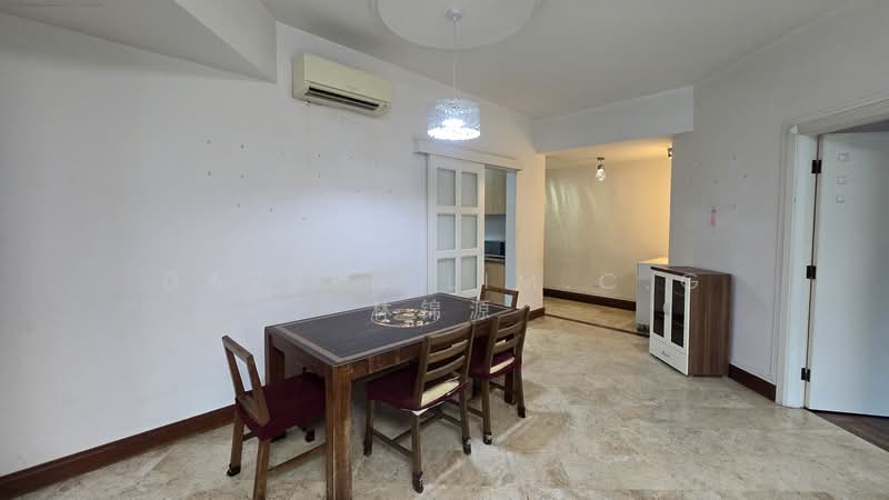 Parc Oasis Condominium For Sale at S$ 1,400,000 | PropertyGuru Singapore - Dining Room