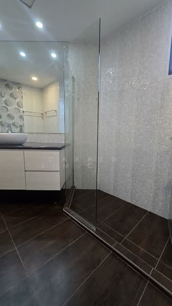 Parc Oasis Condominium For Sale at S$ 1,400,000 | PropertyGuru Singapore - Bathroom