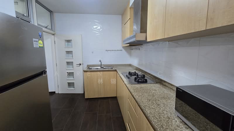 Parc Oasis Condominium For Sale at S$ 1,400,000 | PropertyGuru Singapore - Kitchen