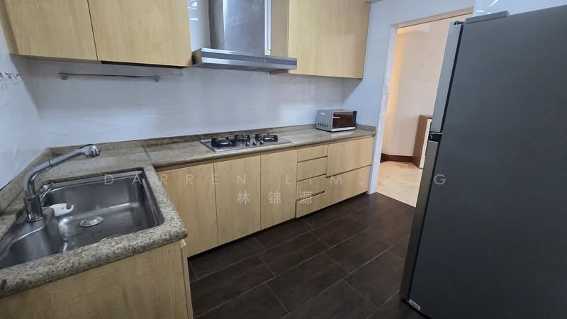 Parc Oasis Condominium For Sale at S$ 1,400,000 | PropertyGuru Singapore - Kitchen