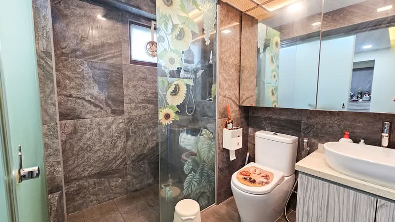 434B Fernvale Road HDB Flat For Sale at S$ 695,000 | PropertyGuru Singapore - Master Bathroom