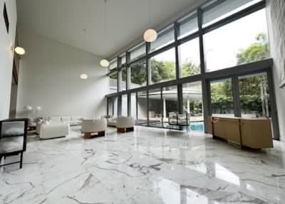 For Rent - Modern majestic Gcb located next to Botanical Gardens