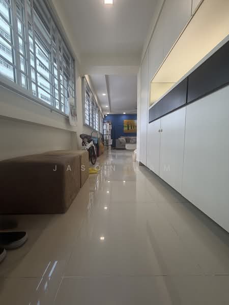 185 Pasir Ris Street 11 HDB Flat For Sale at S$ 770,000 | PropertyGuru Singapore - Corridor