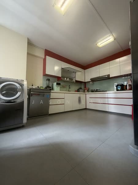 185 Pasir Ris Street 11 HDB Flat For Sale at S$ 770,000 | PropertyGuru Singapore - Kitchen