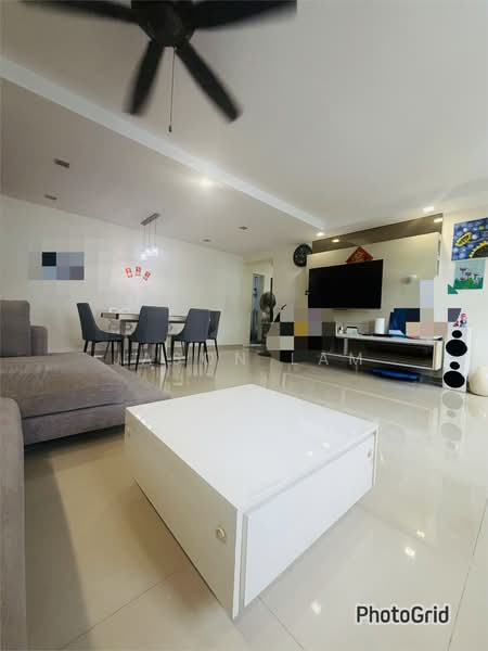 185 Pasir Ris Street 11 HDB Flat For Sale at S$ 770,000 | PropertyGuru Singapore - Living Room