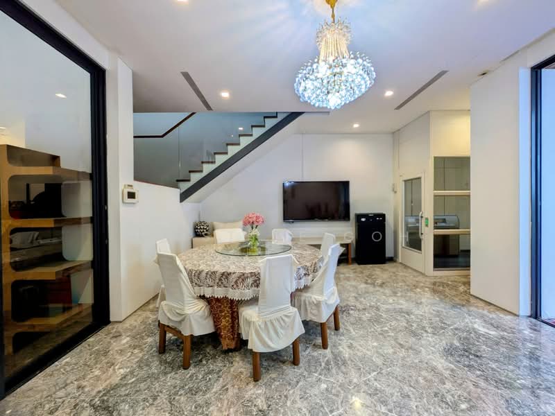 Meng Suan Road, , 6 Bedrooms, 3,950 sqft, Terraced House For Rent, by Qristine Goh, 500087877 - Dining Room - PropertyGuru.com.sg