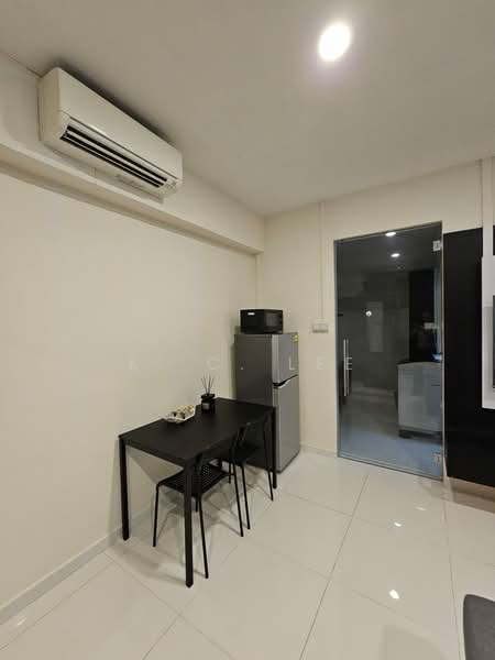 JJH Serviced Apartments, 2A-4B Wolskel Road, Studio, 338 sqft, Condominium For Rent, by K. C. Lee, 500087878 - Table, Fridge & Microwave - PropertyGuru.com.sg