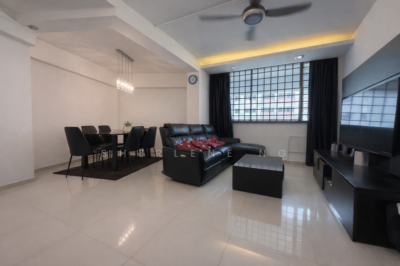 249 Bishan Street 22 HDB Flat For Sale at S$ 830,000 | PropertyGuru Singapore - Living Room