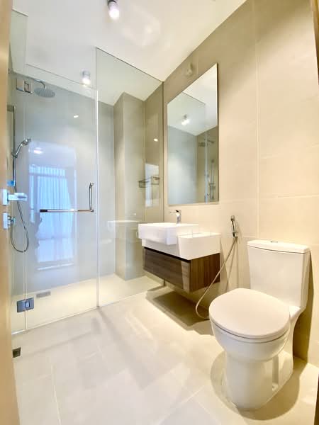 Midtown Residences, 1189 Upper Serangoon Road, 2 Bedrooms, 883 sqft, Condominium For Rent, by Lance Lim, 500087907 - Master Bathroom - PropertyGuru.com.sg