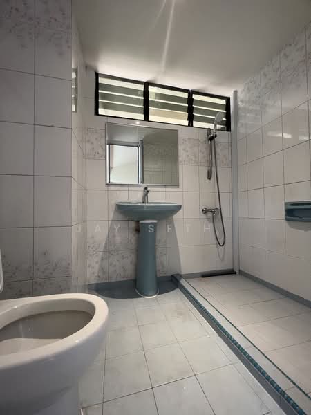 Chancery Court, 36A Dunearn Road, 3 Bedrooms, 2,034 sqft, Condominium For Rent, by Jay Sethi, 500087909 - Bathroom - PropertyGuru.com.sg