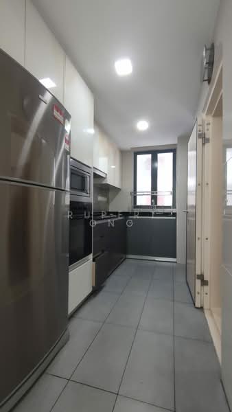 Hedges Park Condominium Condominium For Sale at S$ 1,425,000 | PropertyGuru Singapore - Fully Enclosed Kitchen