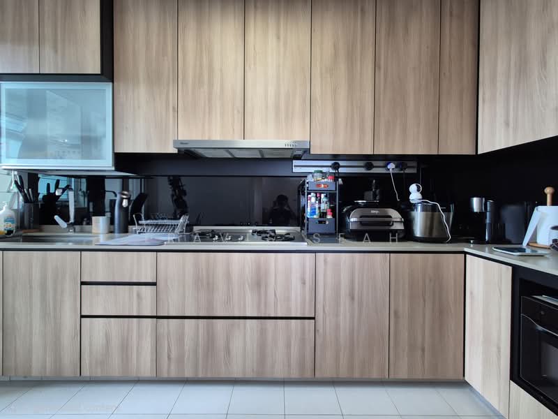 662A Edgedale Plains HDB Flat For Sale at S$ 700,000 | PropertyGuru Singapore - Kitchen