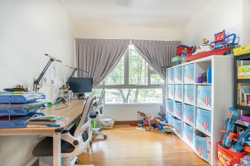 669A Edgefield Plains HDB Flat For Sale at S$ 790,000 | PropertyGuru Singapore - Study