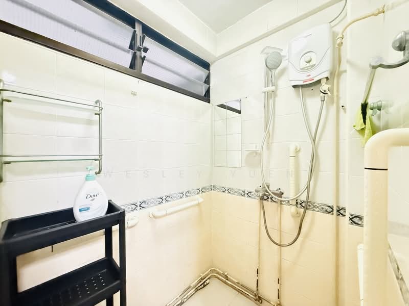 154 Mei Ling Street HDB Flat For Sale at S$ 429,000 | PropertyGuru Singapore - Bathroom