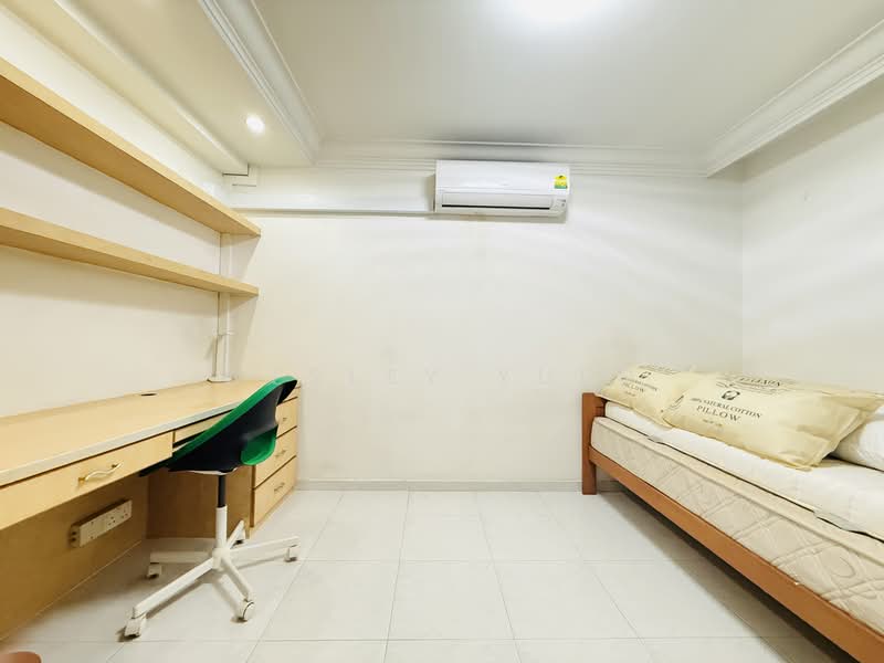 154 Mei Ling Street HDB Flat For Sale at S$ 429,000 | PropertyGuru Singapore - Bedroom